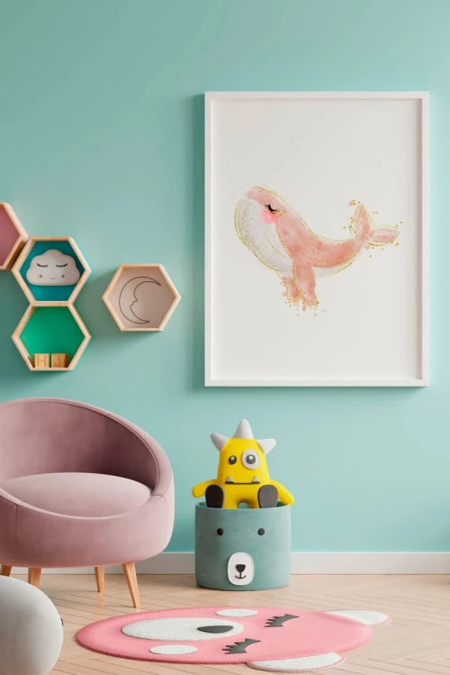 Crochetts Décoration Murale Enfant Impression De Baleine Rouse Encadrée En Bois Blanc 43X33 Cm 2 Crochetts Décoration Murale Enfant Impression De Baleine Rouse Encadrée En Bois Blanc 43X33 Cm – Image 2