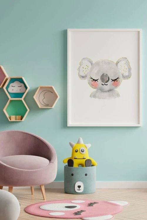 Crochetts Décoration Murale Enfant Impression De Koala Encadrée En Bois Blanc 43X33 Cm 2 Crochetts Décoration Murale Enfant Impression De Koala Encadrée En Bois Blanc 43X33 Cm – Image 2