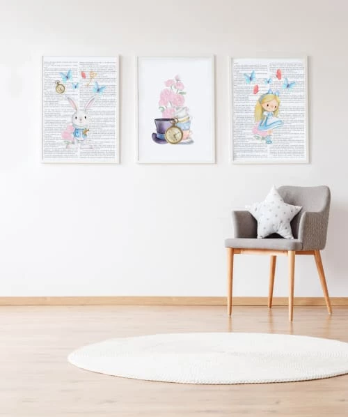 Crochetts Décoration Murale Enfant Pack Encadré Bois Blanc Impression Le Histoire D'alicia Lapin 43X33 Cm 2 Crochetts Décoration Murale Enfant Pack Encadré Bois Blanc Impression Le Histoire D'alicia Lapin 43X33 Cm – Image 2