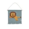 OYOY Living Design Décoration Murale Enfant Tapis Mural Lion Sauteur Bleu 95% Laine 5% Coton 55x52cm